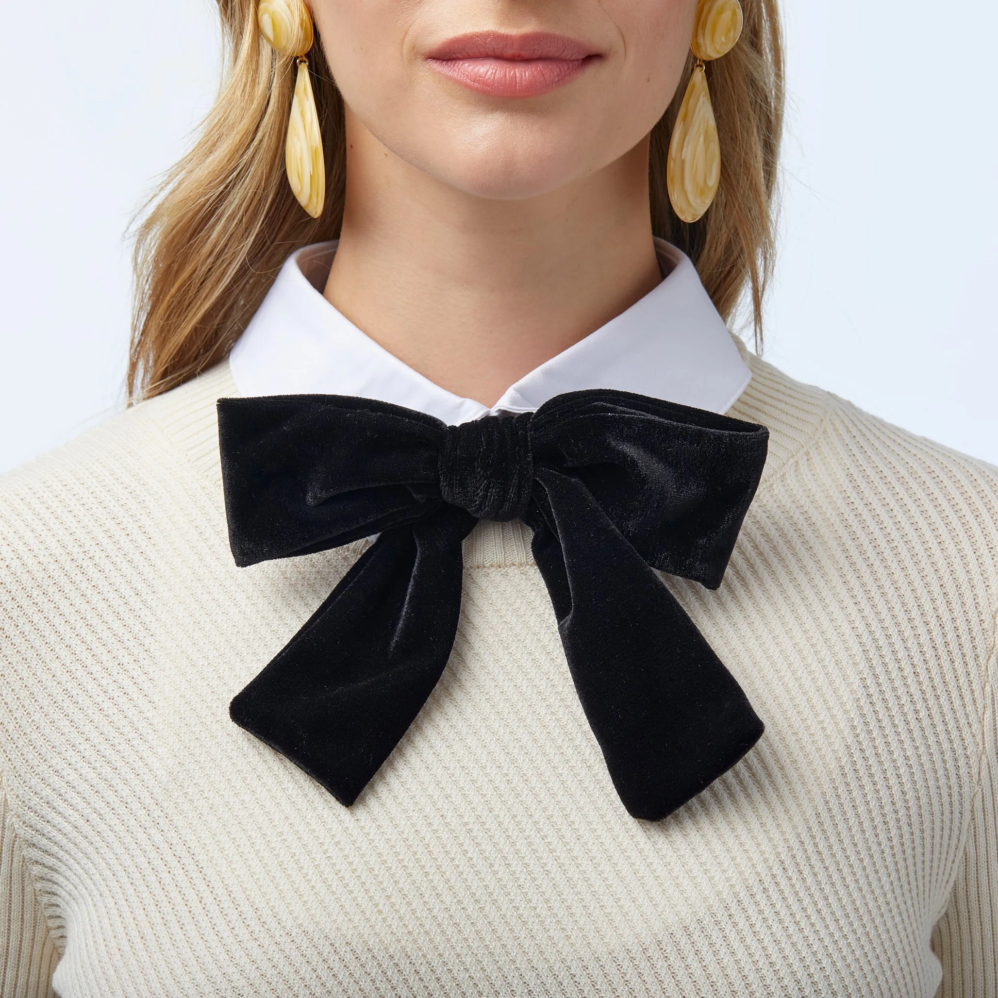 WHITE KIRA VELVET BOW COLLAR