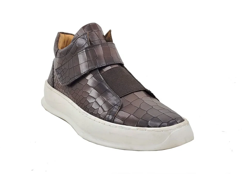 Embossed Fashion Mid-top Sneaker