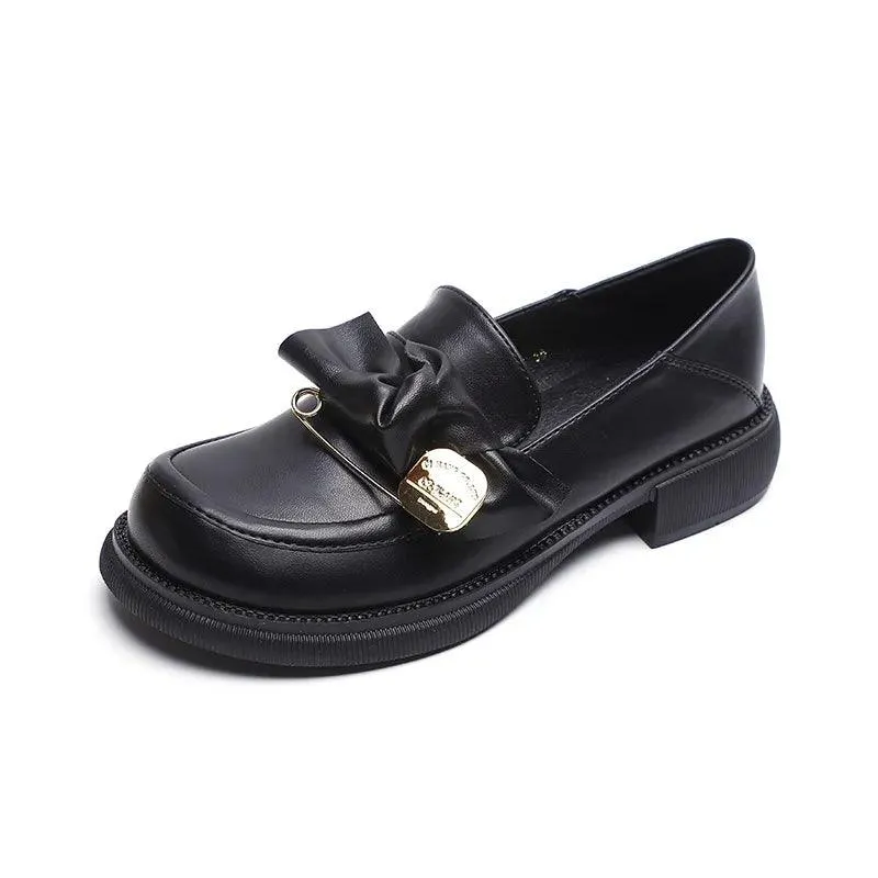 Women's Casual Shoes W600-34: Black Loafers in British Style