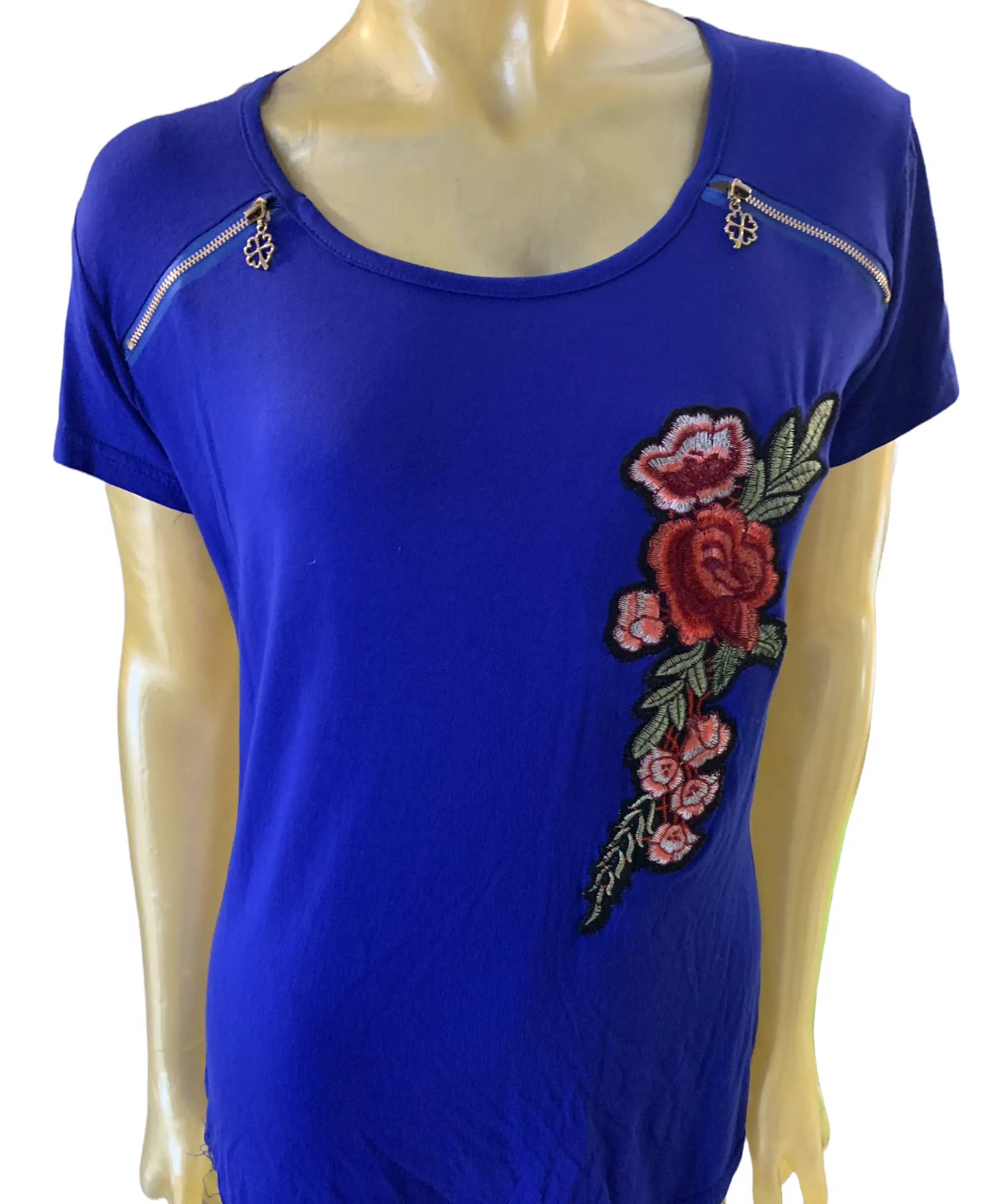 Flower design patch scoop neck T-shirt (Multiple Colors)