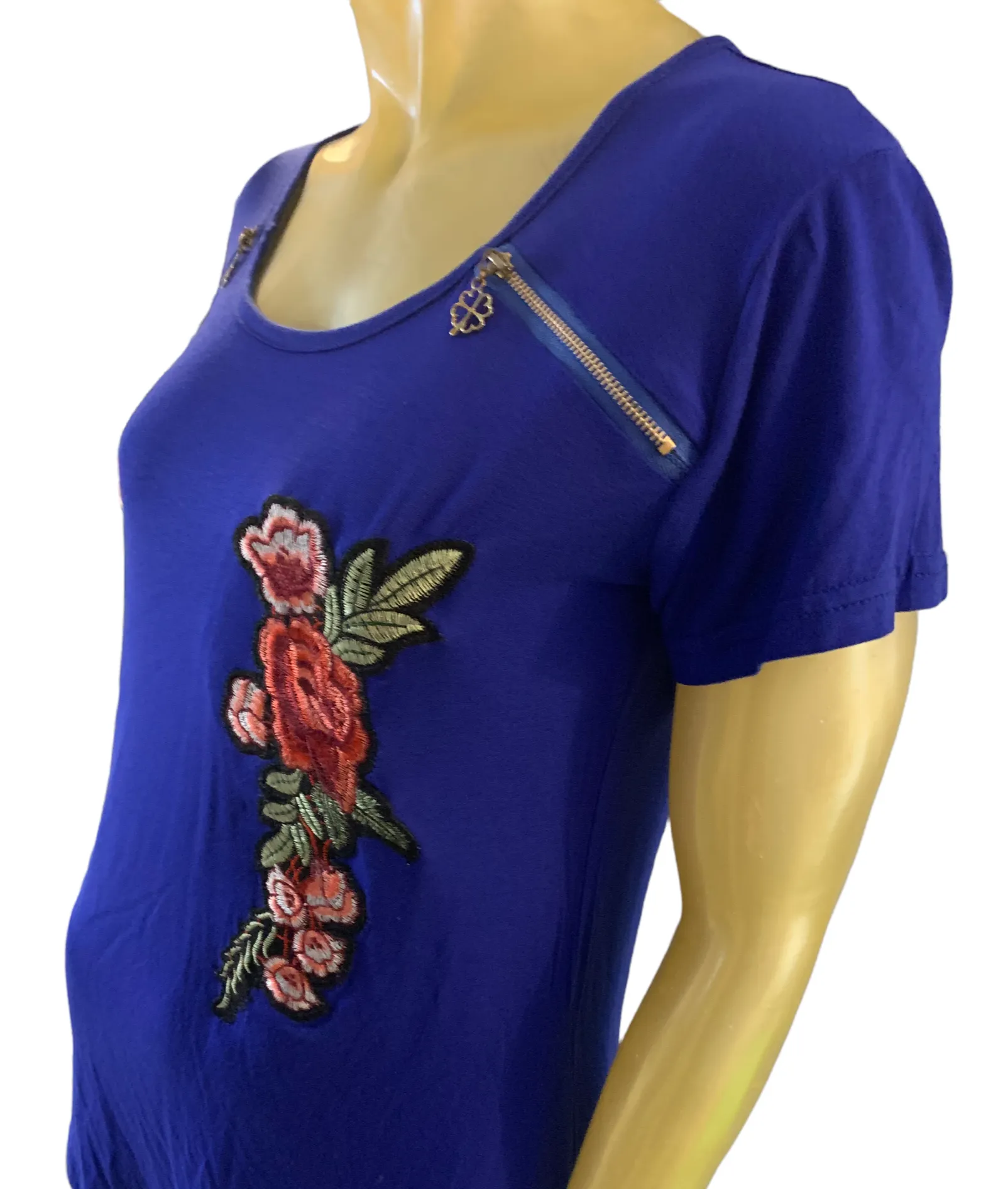 Flower design patch scoop neck T-shirt (Multiple Colors)