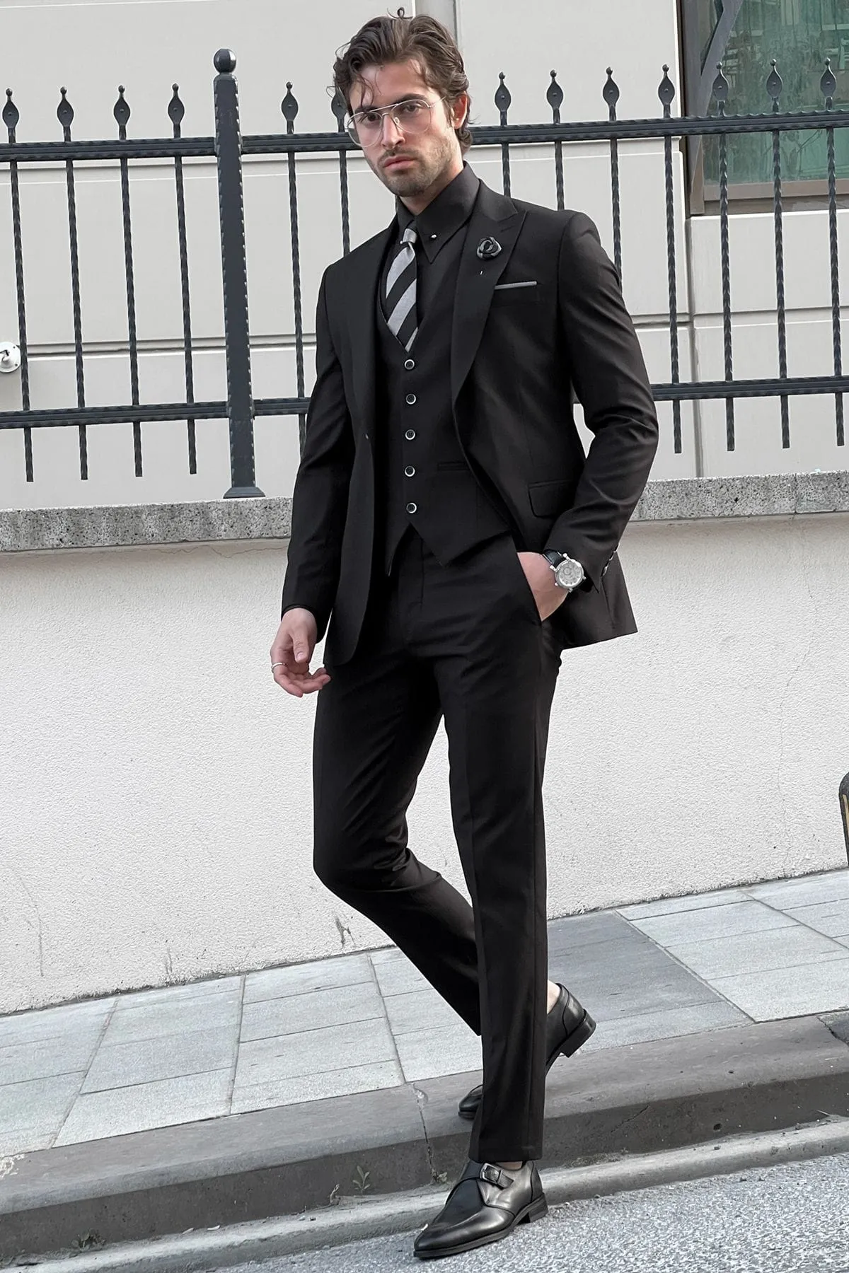 Slim-Fit Pointed collar Black Wool Suit