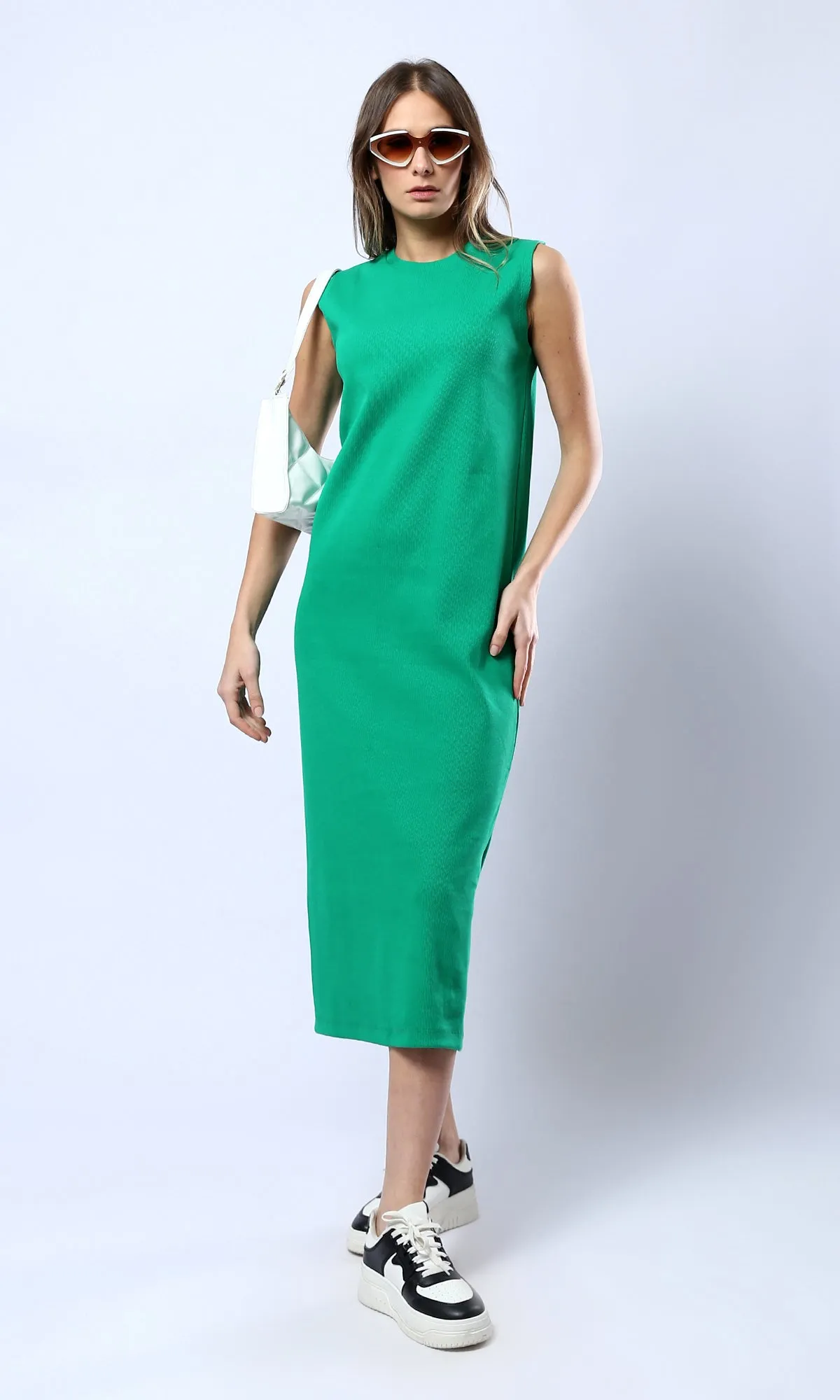 O182019 Green Solid Midi Dress With Round Neck