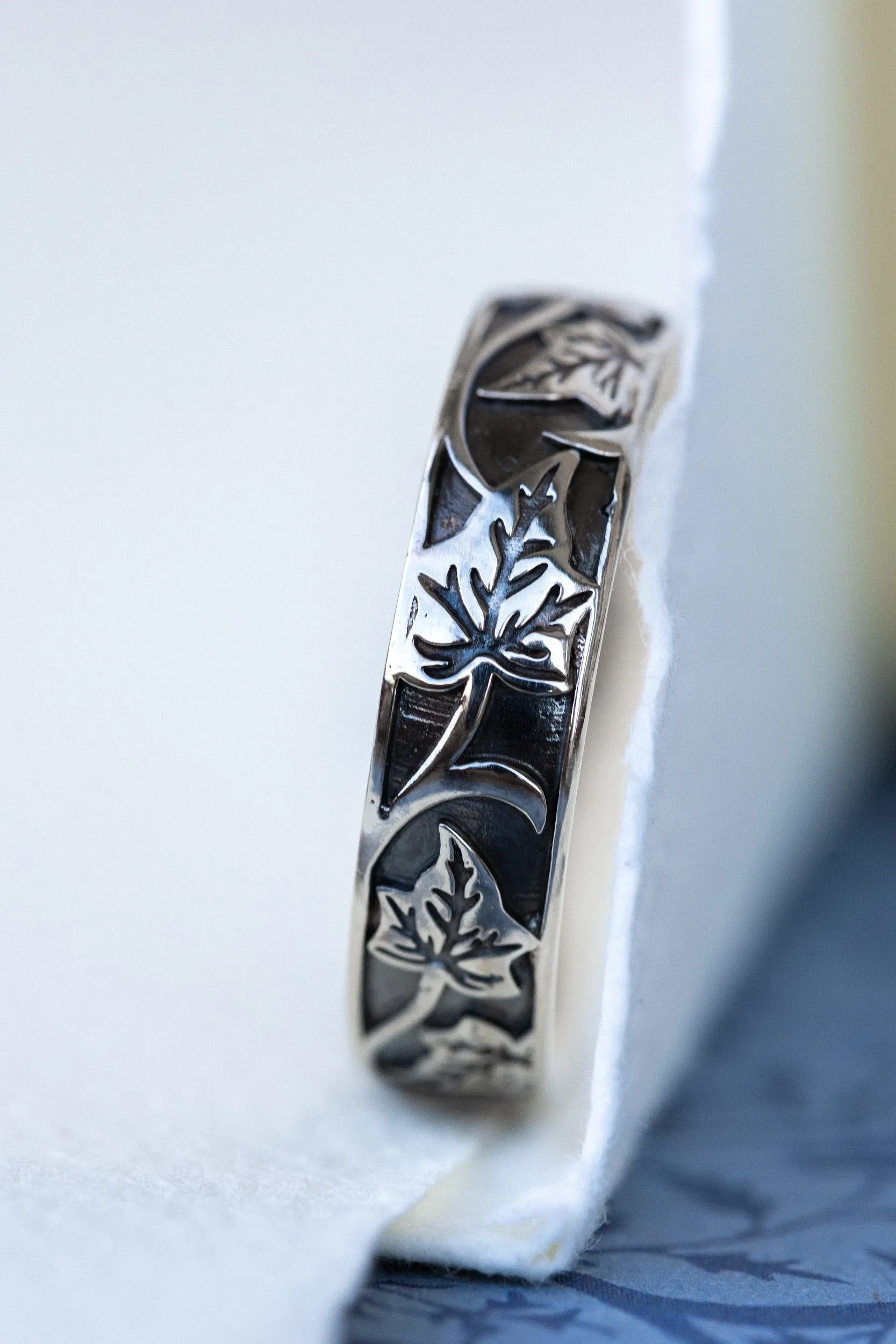 White gold ivy leaves pattern wedding band, men's wedding band with leaf motif