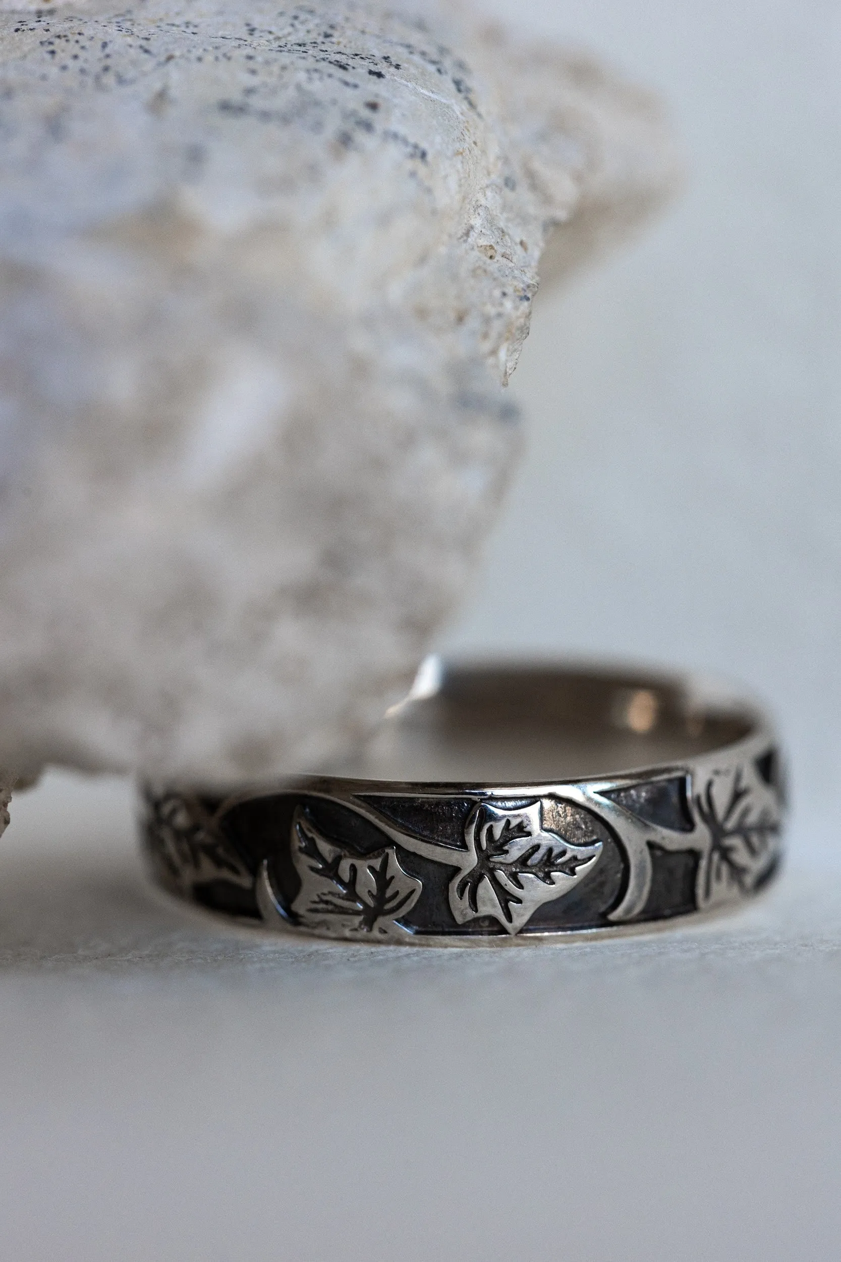 White gold ivy leaves pattern wedding band, men's wedding band with leaf motif