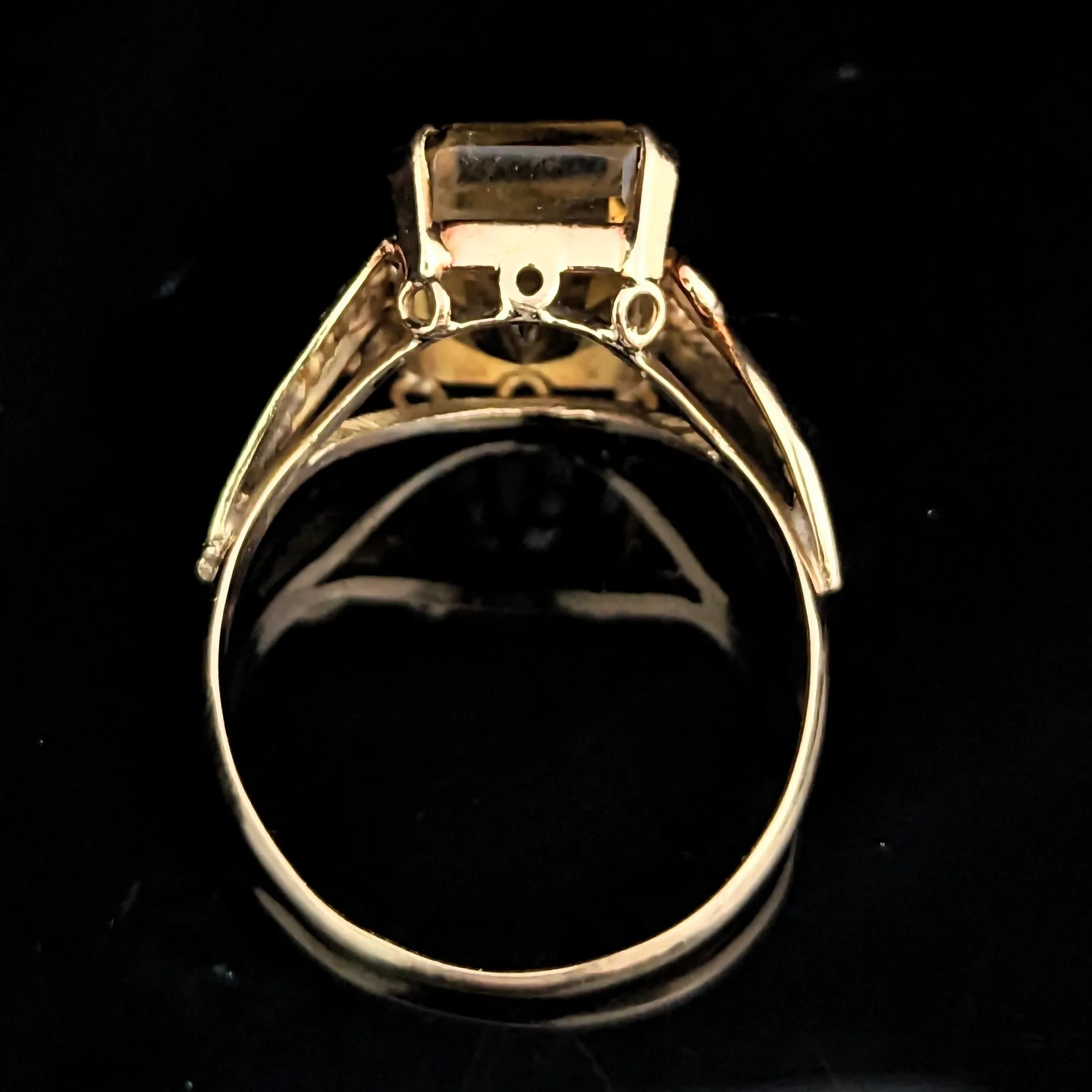 the Kansas - Retro Era Citrine 14k  Gold Scrolling Foliate c1940s