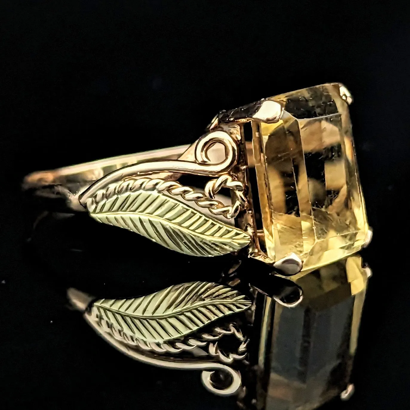 the Kansas - Retro Era Citrine 14k  Gold Scrolling Foliate c1940s