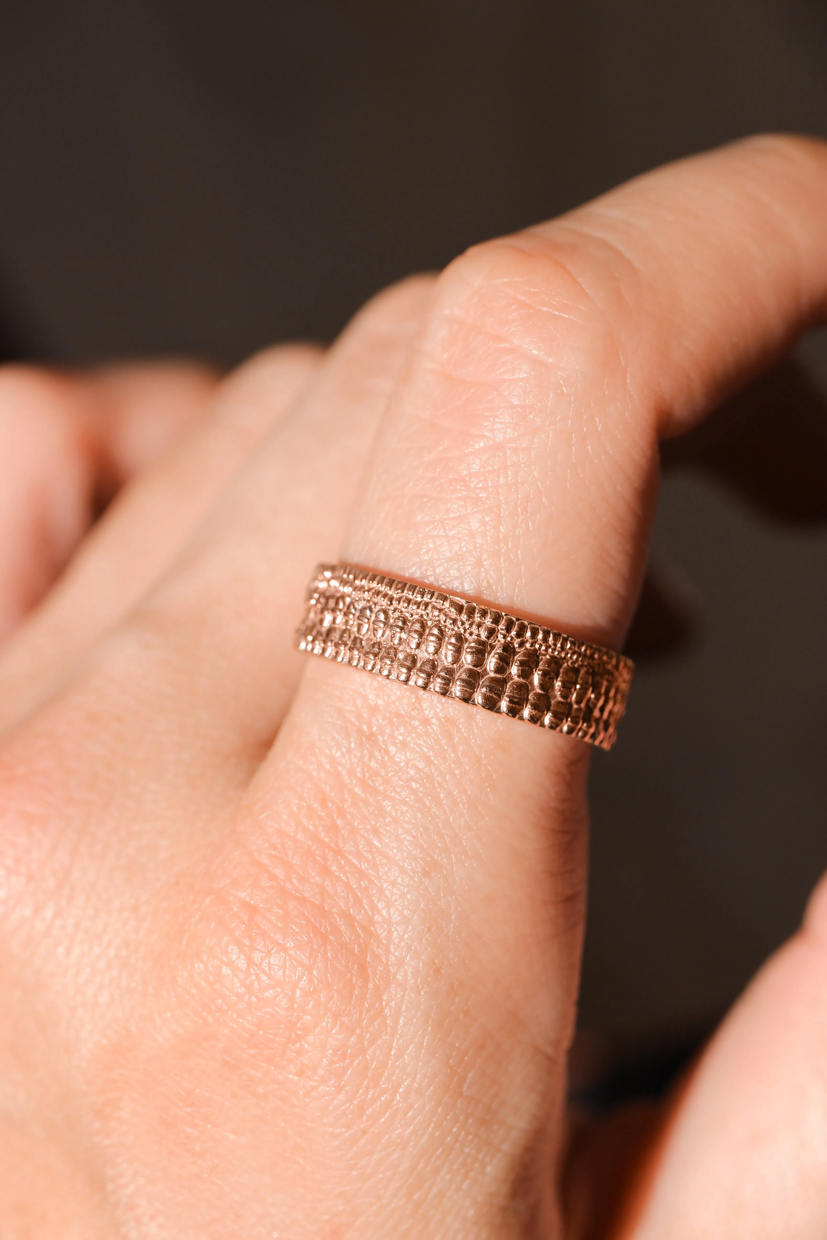 Textured crocodile's skin ring, 6 mm wedding band