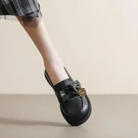 Women's Casual Shoes W600-34: Black Loafers in British Style